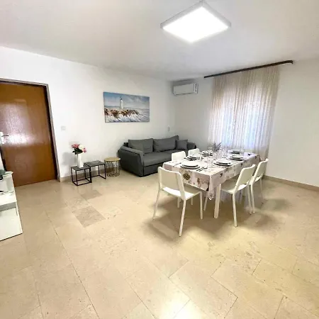 Apartament In 42940 Dramalj